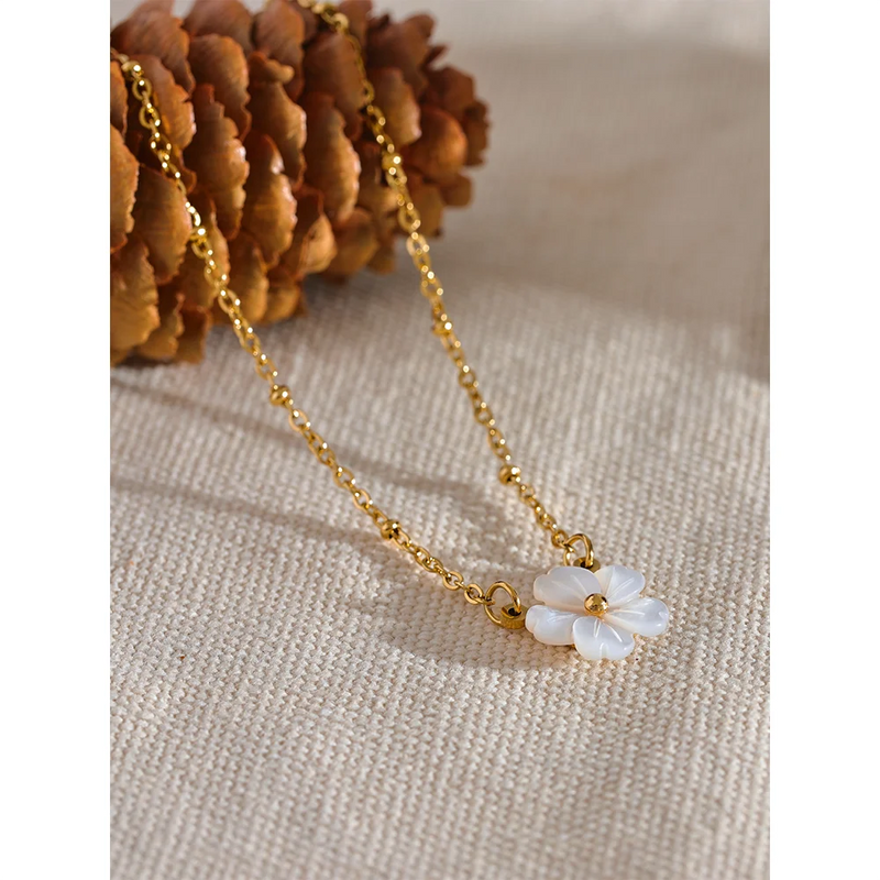 Fashion Natural Shell Flower Necklace