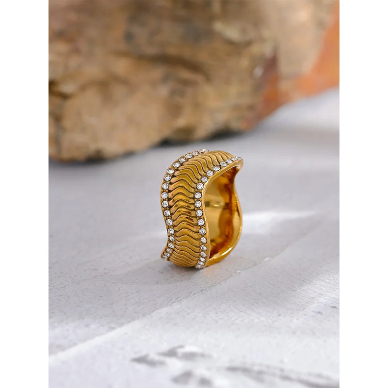 Twisted Geometric Ring