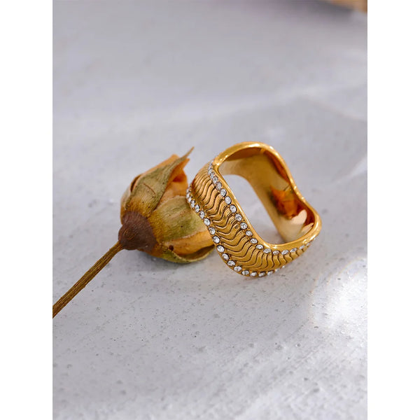 Twisted Geometric Ring