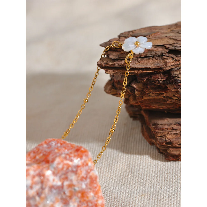 Fashion Natural Shell Flower Necklace